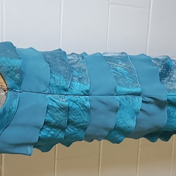 Elegant Teal Sleeveless Layered Dress - Picture 3 of 15